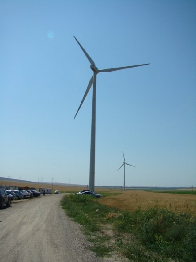Cum functioneaza morile care transforma vantul in energie verde