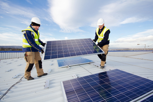 Sprijinul statului, crucial pentru dezvoltarea energiei curate. Un exemplu de urmat ―Marea Britanie industria_solara_din_europa