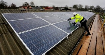 Descoperirea unui cercetător poate lăsa continentul european fără energie! Ce problemă au mai multe panouri solare din Europa panouri solare montate pe acoperis