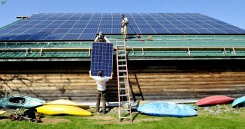 IRENA: Industria solară, cel mai mare angajator din sectorul energiilor regenerabile la nivel global locuri de munca energie regenerabila