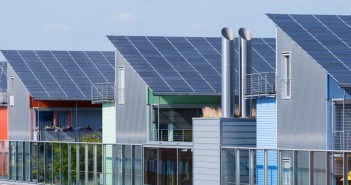 Încet, dar sigur. Energiile regenerabile ,,iau fața” combustibililor fosili instalatii solare fotovoltaice pe acoperis