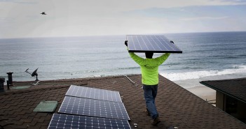 În 15 ani, energia regenerabilă va fi principala sursă de energie electrică din lume panouri solare pe acoperis