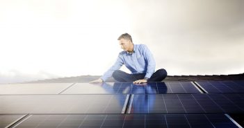 SolarCity contruiește un acoperiș format din panouri solare fotovoltaice kit fotovoltaic rezidential SolarCity