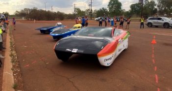 42 de mașini propulsate de energie solară participă la o competiție inedită, în Australia