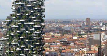 Spectaculos! Ce oraș are prima pădure verticală din lume. Construcția fabuloasă folosește energie regenerabilă