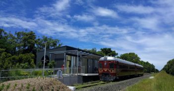 Unul din trenurile construite după cel de-al doilea război mondial circulă cu ajutorul energiei solare