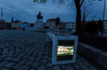 Un oraș din România are băncuțe smart pentru încărcarea telefoanelor mobile