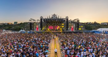 Un festival din România va deveni primul din lume alimentat cu energie verde, eoliană