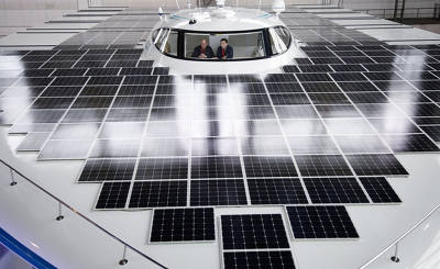 cel_mai_mare_iaht_solar2.jpg