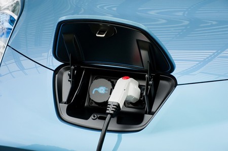 incarcarea_pe_timp_de_noapte_a_vehiculelor_electrice.jpg