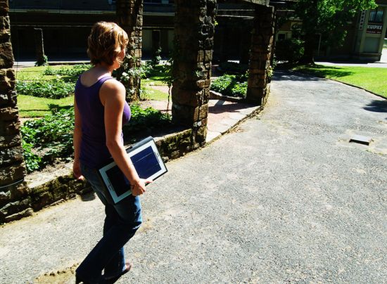 laptop_alimentat_solar_1.jpg