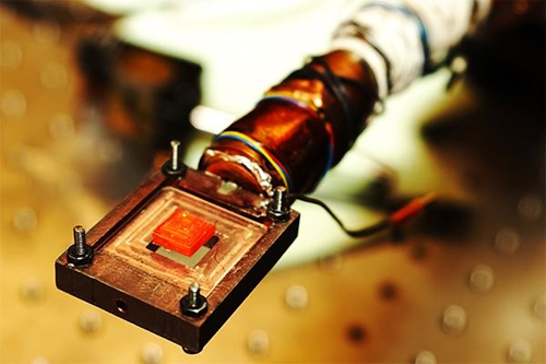Perovskite pur pentru panouri solare fotovoltaice