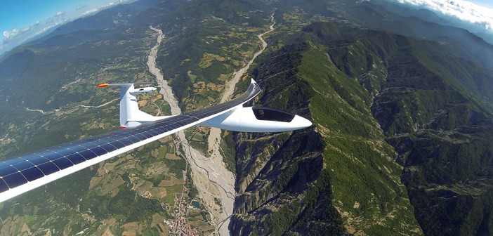 avion alimentat solar
