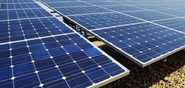 A fost pusă în funcțiune cea mai mare centrală solară din lume