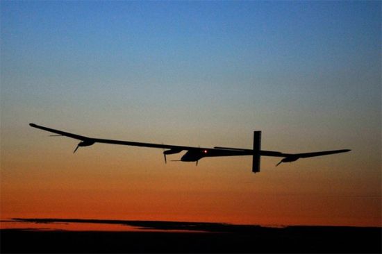 solar_impulse_avionul_solar_zboara_noaptea_solar-magazin.ro.jpg